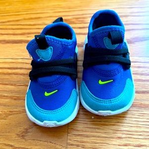 baby shoes | Nike | size: 4C | color : black and blue